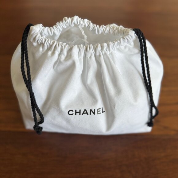 CHANEL White Cotton Canvas Drawstring Pouch Cosmetic Storage Bag With Gift Card - Picture 2 of 4